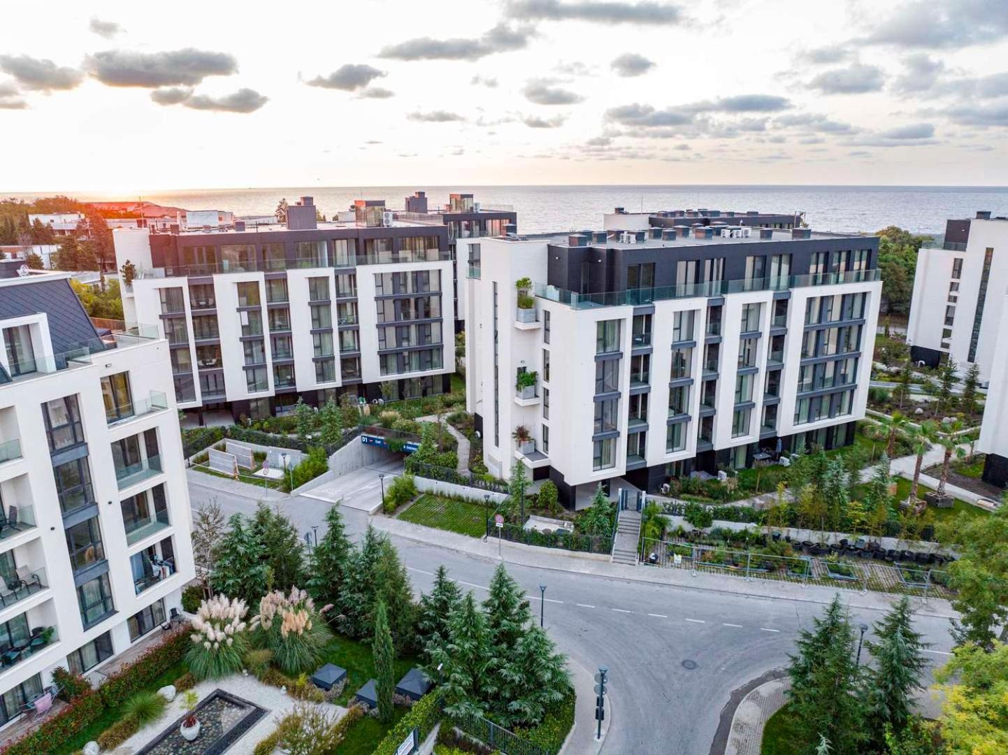 Sea Flats With Parking And Pool In Azur Residence Святые Константин и Елена Экстерьер фото