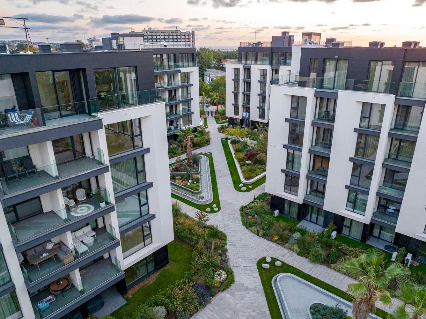Sea Flats With Parking And Pool In Azur Residence Святые Константин и Елена Экстерьер фото